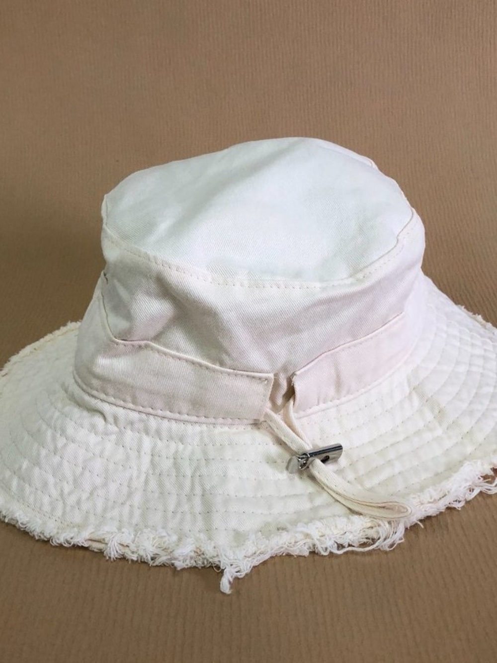 Jacquemus Cream Frayed-Edge Bucket Hat - Picture 5 of 10